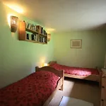 Les Frenes Bed and Breakfast *