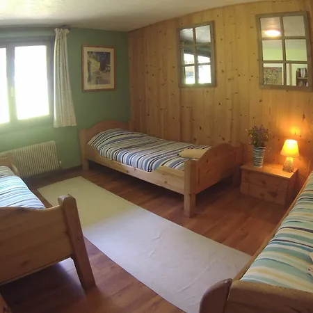 Les Frenes Bed and Breakfast *
